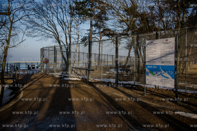 Gdańsk.  Scieżka prowadząca do falochronu Zachodniego...