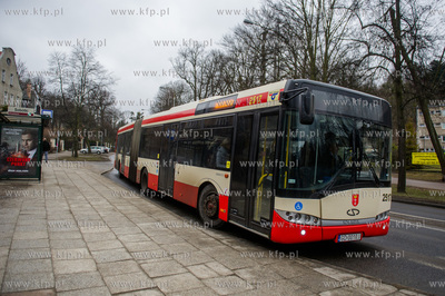 Gdańsk. Wrzeszcz. Autobus marki Solaris na ulicy Jaśkowa...