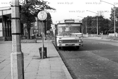 Przystanek autobusowy tuz obok dworca PKS na ulicy...