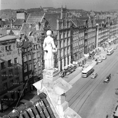 Widok z dachu Zielonej Bramy na Długi Targ w Gdańsku.
1962
0003429z
Fot....