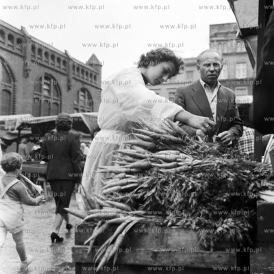 Tarowisko przed Halą Targową w Gdańsku. (lata60)
1962
Fot....