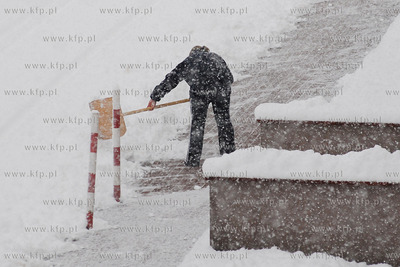 Zima postanowila o sobie przyponiec na dzien przed...