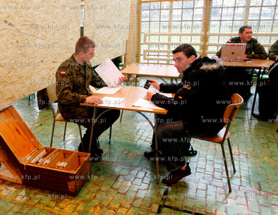 Ostatni pobor kandydatow na zolnierzy w XII dywizji...