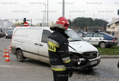 Gdansk. Wypadek na ul. Rakoczego na skrzyzowaniu przy...