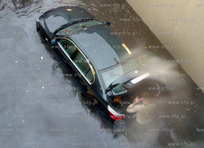 Zalany po ulewnych deszczach tunel w Sopocie w ciagu...