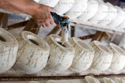 Chmielno. Zaklad Ceramiczny Genius. 16.09.2009 fot....