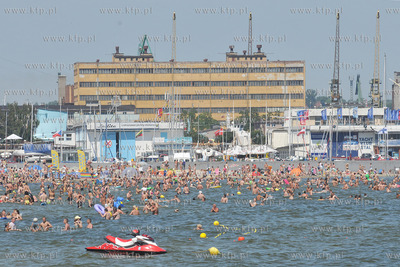Tlumy turystow i plazowiczow na plazy w Gdyni Srodmiesciu
11.07.2010
Fot....