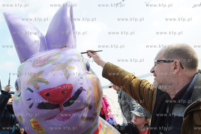 To sie nazywa miec dystans do swojego nazwiska, w malowaniu...