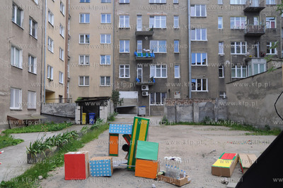 Podworko kamienicy przy Placu Grunwaldzkim 16 w Gdyni...