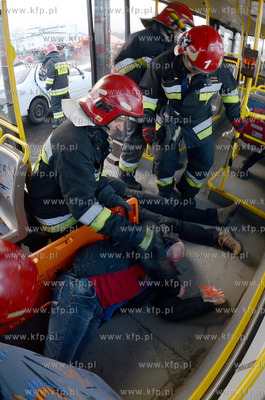 Gdynia. Molo Poludniowe. Pokaz ratownictwa medycznego...