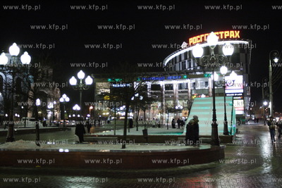 Rosja Kaliningrad noca - okolice Placu Zwyciestwa -...