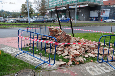 Gdansk. W wyniku kolizji dwoch samochodow, zniszczony...