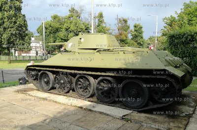 Gdańsk. Al. Zwycięstwa. Pomnik, czołg T34/79 1 Brygady...