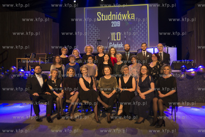 Gdańsk. Studniówka I LO w Starym Maneżu. Nz. grono...