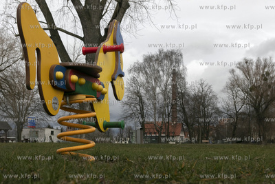 Mini plac zabaw przy kąpielisku miejskim przy rzece...