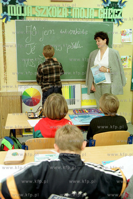 Szkola podstawowa we wsi Borzestowo na Kaszubach. Lekcje...