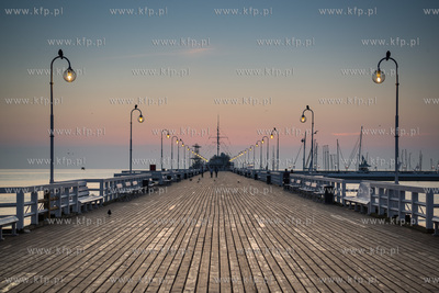 Sopockie molo o wschodzie S onca. 11.08.2015 fot. Wojtek...