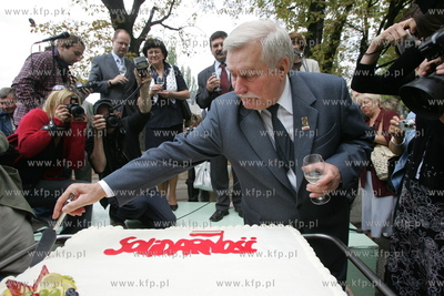 Prezydent Lech Walesa podczas spotkania z urodzonymi...