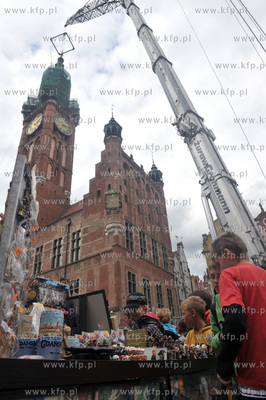Po zdemontowaniu szczytowej czesci helmu wiezy Ratusza...