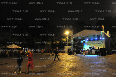 Biesiada i tance z okazji Swieta Oliwy odbyla na placu...