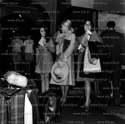 Festiwal Piosenki w Sopocie, uczestnicy przyjezdzaja...