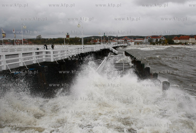 Sopot. Molo Sztorm na Zatoce Gdanskiej. 

14.10.2009

fot....