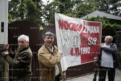 Gdansk. Ul. Polanki. Pikieta czlonkow Klubu Gazety...