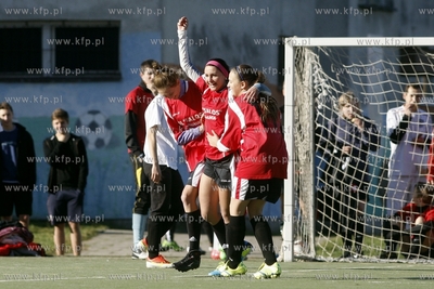 Gdansk Zaspa. Pilkarski turniej dzikich druzyn Do przerwy...