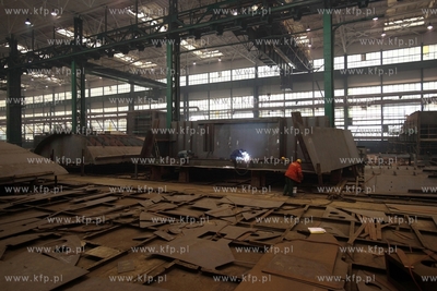 Stocznia Remontowa Nauta S.A. buduje statki w hali...