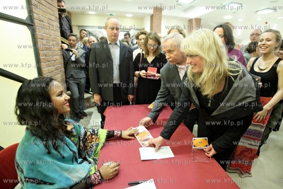Siesta Festival.  Mayra Andrade rozdaje autografy po...