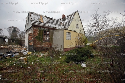Wyburzanie domow przy ul.Uczniowskiej 23 i 27 w Gdansku...