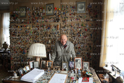 Jerzy Dybicki (ur. 19 lipca 1923 w Baranowiczach) -...