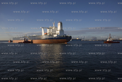 Irański supertankowiec M/T Atlantas wpływa do Naftoportu...