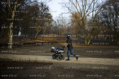 Rewitalizacja parku przy ul. Dąbrowskiego w Gdańsku.
21.12.2016
fot....