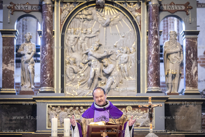 Niedzielna msza św. w Centrum św. Jana odbyła się...
