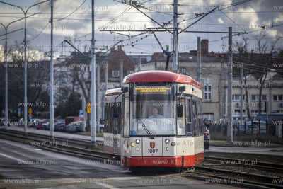 Specjalnie udekorowany walentynkowy tramwaj Bombardier...