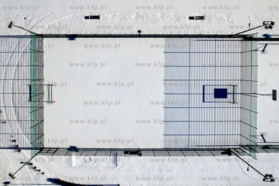 Przymorze. Zaśnieżone boiska Szkoły Podstawoej nr...