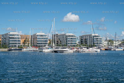 Gdynia Marina Yacht Park . W tle apartamentowce przy...