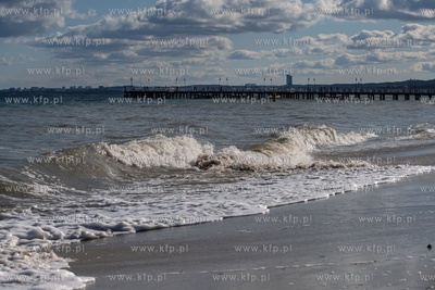 Gdynia Orłowo. Duża fala na Bałtyku. 14.03.2020...