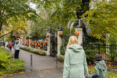Gdańsk Wrzeszcz, ul. Jaśkowa Dolina. Nz. Halloweenowe...
