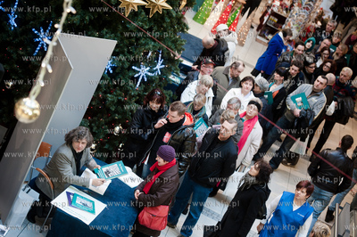 Gdansk. Centrum Handlowe Manhattan. Premiera i promocja...