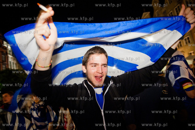 Gdansk. Dlugi Targ. Kibice niemieccy, greccy i polscy...