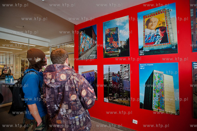 Gdansk. Centrum handlowe ETC. Wernisaz wystawy muralu...