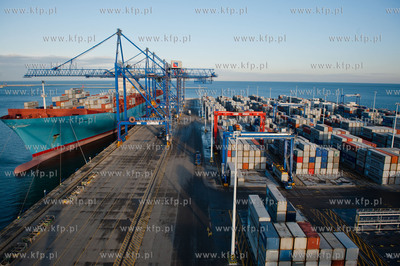Gdansk. Terminal kontenerowy DCT.
15.12.2011
fot....