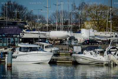 Gdynia.  Pierwszy prawdziwie wiosenny, sloneczy i cieply...