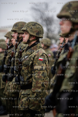 Gdynia. Nabrzeże Pomorskie. Uroczysta przysięga wojskowa...