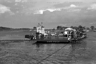 Przeprawa promowa przez Wisłę w Świbnie. 
12.09.1978
3wrzesien78_z.kosycarz_p27
Fot....