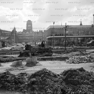 Remont Wałów Jagiellońskich w Gdańsku. Na drugim...