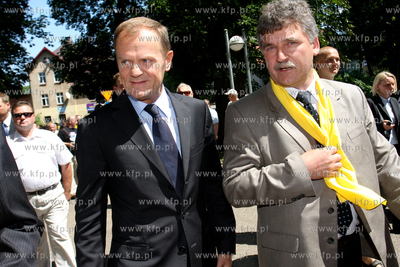 XI Zjazd Kaszubow w Bytowie. Wsrod zaproszonych gosci...