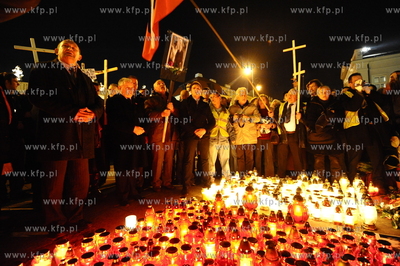 Warszawa. Pol roku po katastrofie w Smolensku pod Palacem...